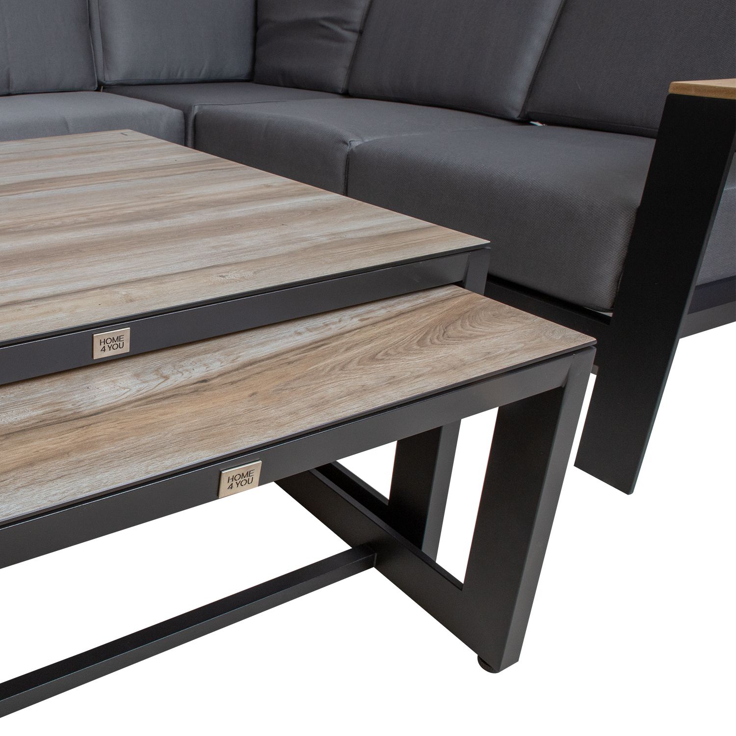 Sodo baldų komplektas FELNO: kampinė sofa ir 2 stalai, juodos spalvos.